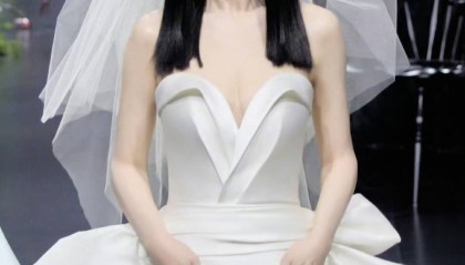 偏心的妈隐身的他,55岁王琳撕开原生家庭伤疤