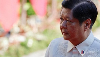 菲律宾陷入暴乱，马科斯神秘失踪，民众高呼马科斯下台，让老杜女儿当总统！