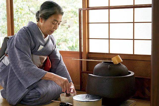 白领最爱的饮料，跌进鄙视链底端