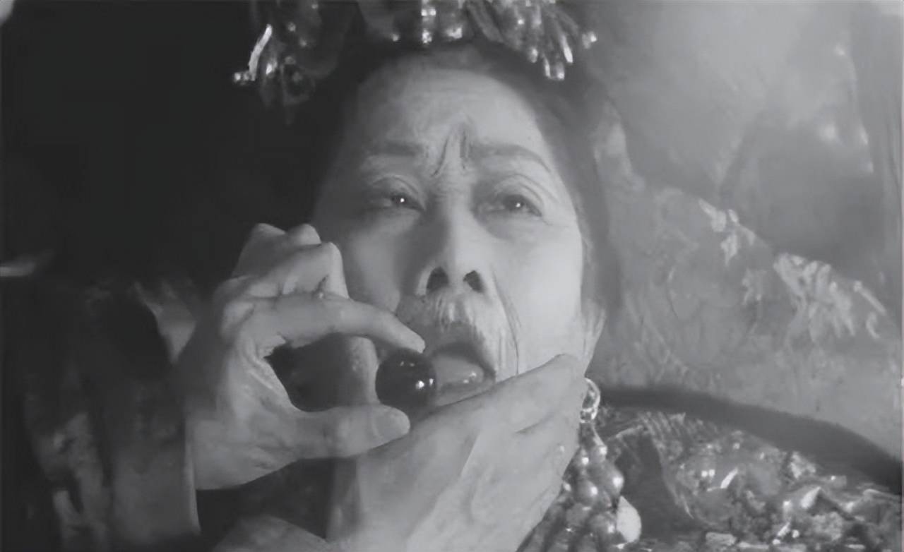 慈禧的最后一天，早上处理光绪后事，晚上嘴就含上了夜明珠