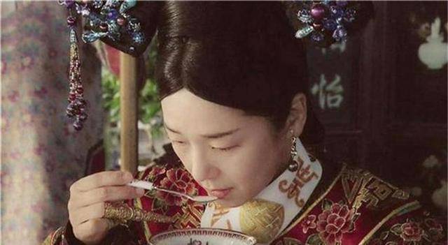 慈禧死前喝王八汤吊命，刚断气，太监就往嘴里塞了颗夜明珠