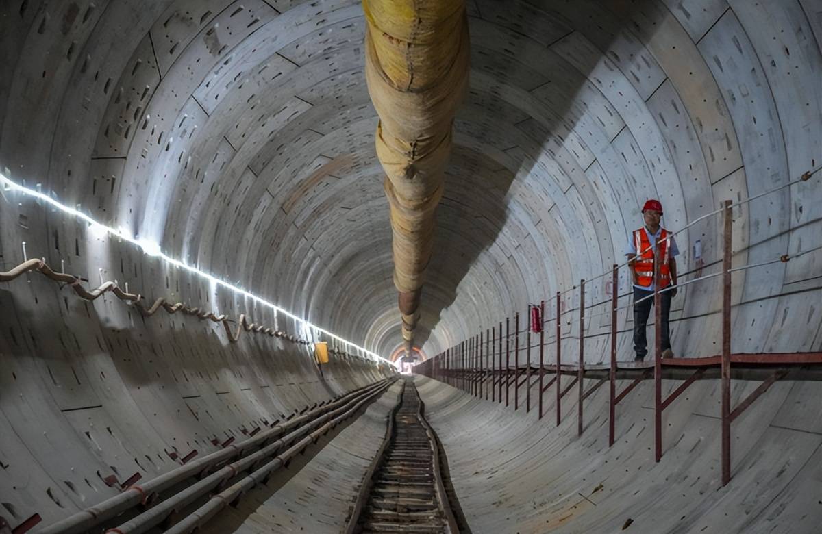 地铁隧道挖那么深，为何却不见泥土运出来？挖出来的土怎么处理？