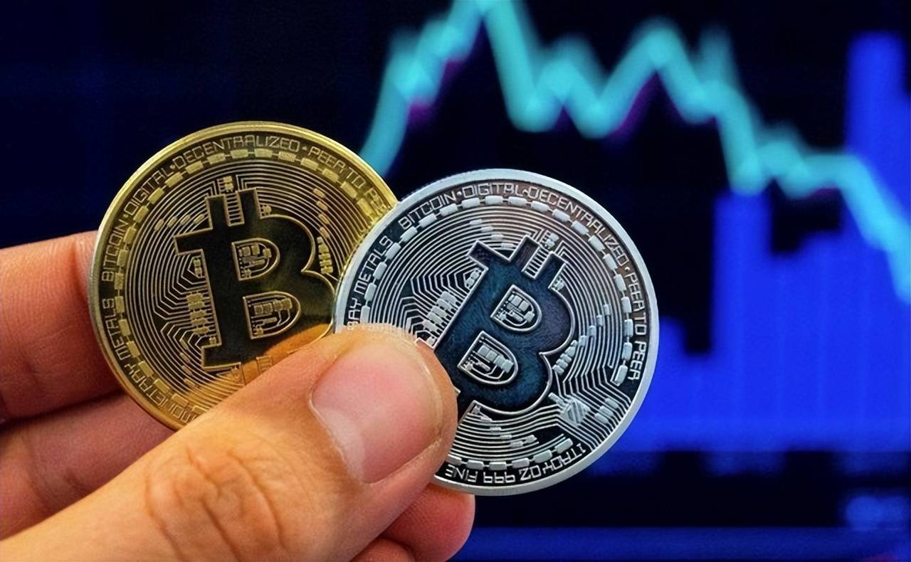 比特币价格凌晨，刚破 117000 美元就跳水，24小时跌3.21%